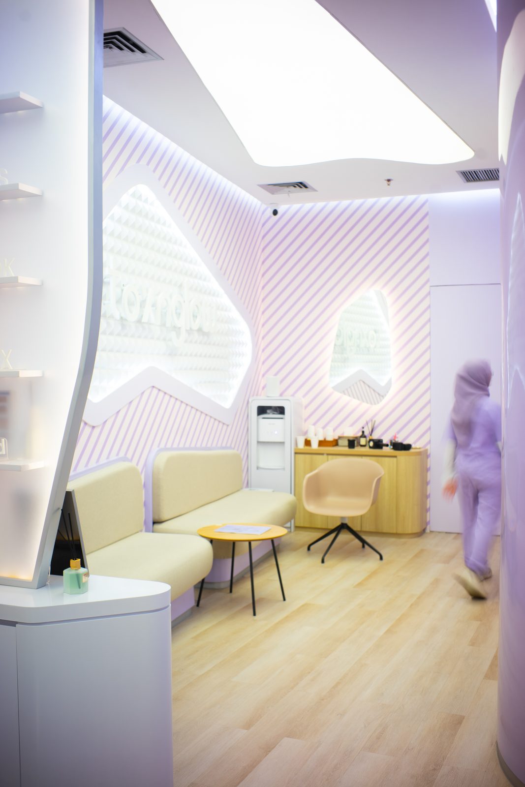 Toxnglow lounge and waiting area