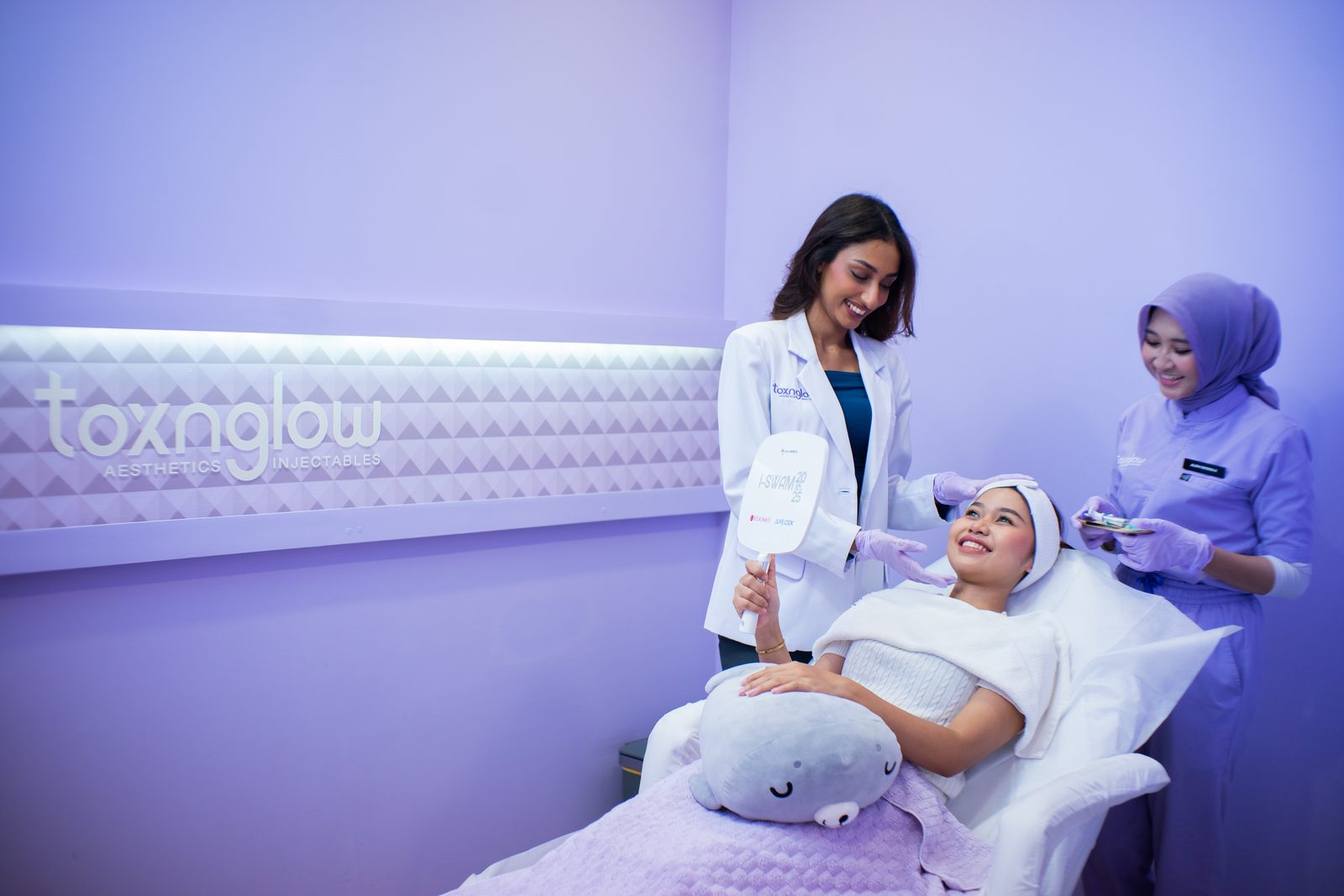 Toxnglow doctor checking in with a patient during treatment